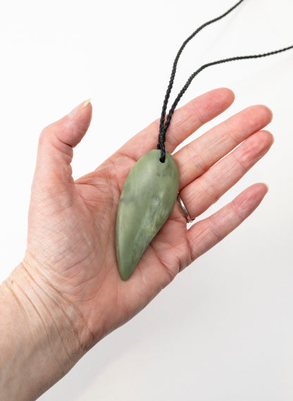 Pounamu Niho Pendant