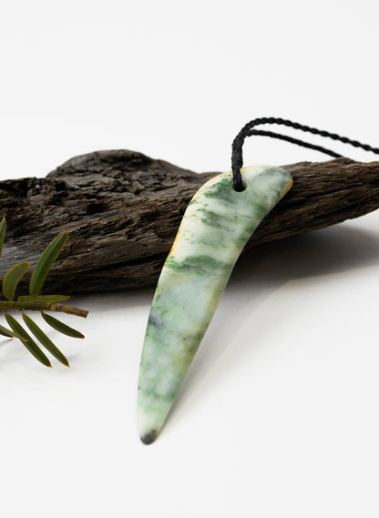 Pounamu Niho Pendant