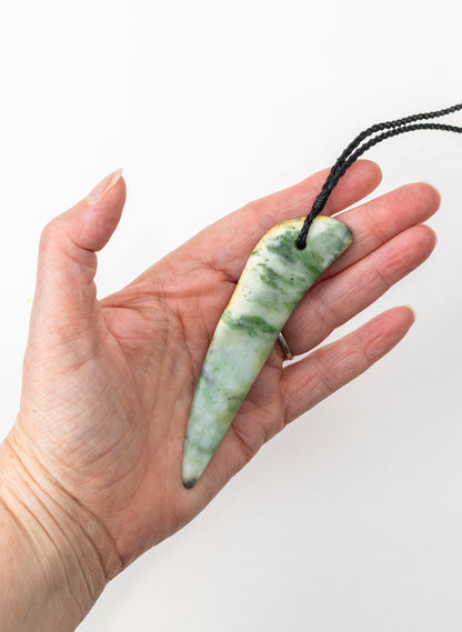 Pounamu Niho Pendant