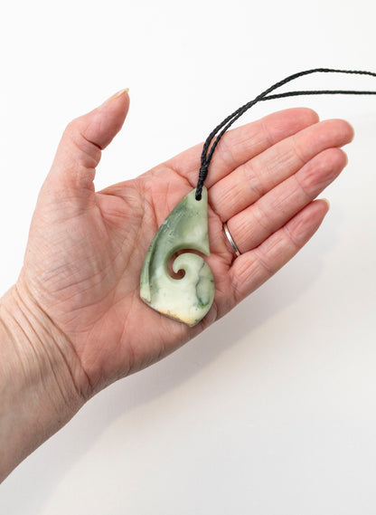 Pounamu Hei Matau