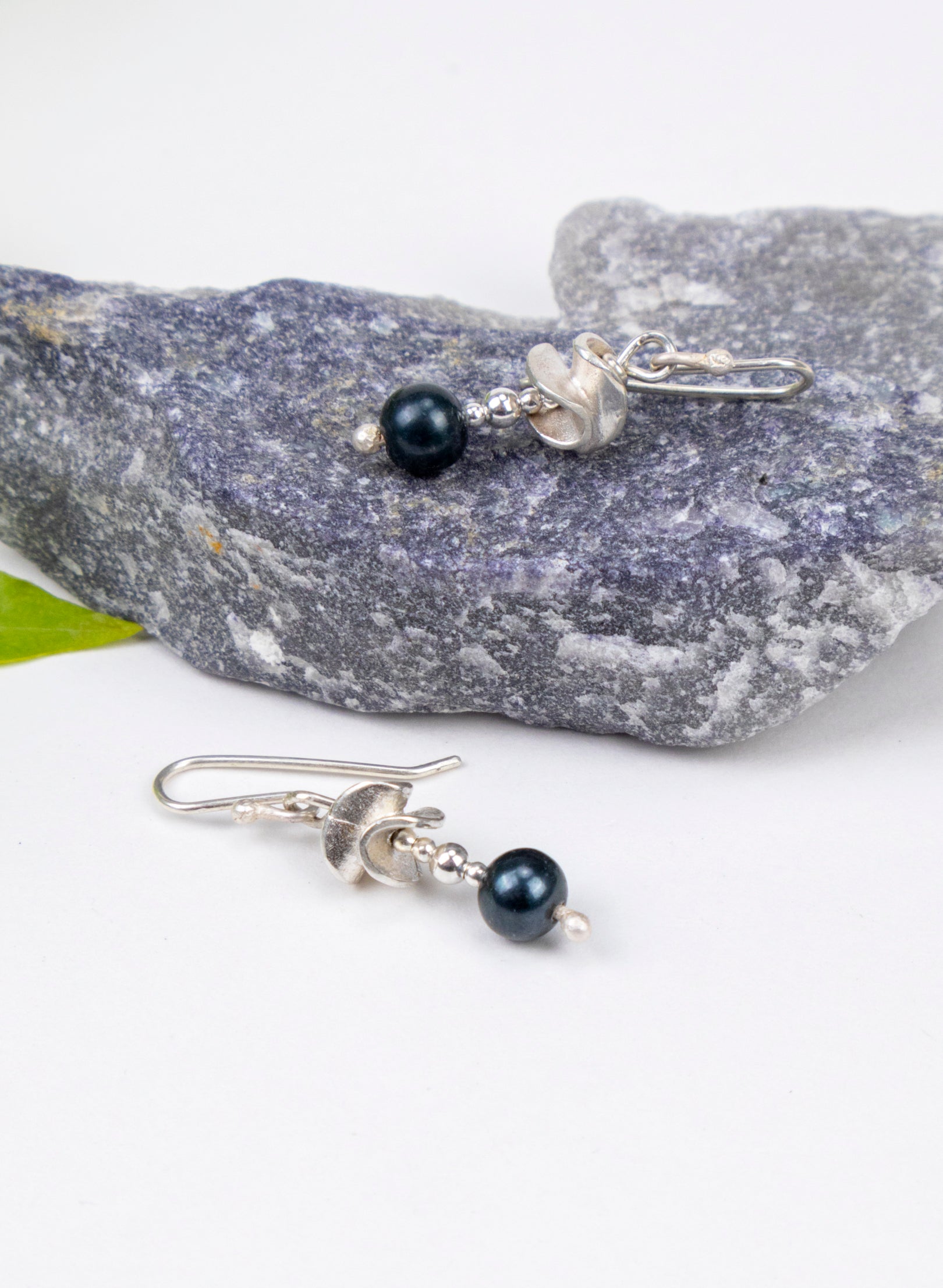 Round Leaf with Pearl Earrings