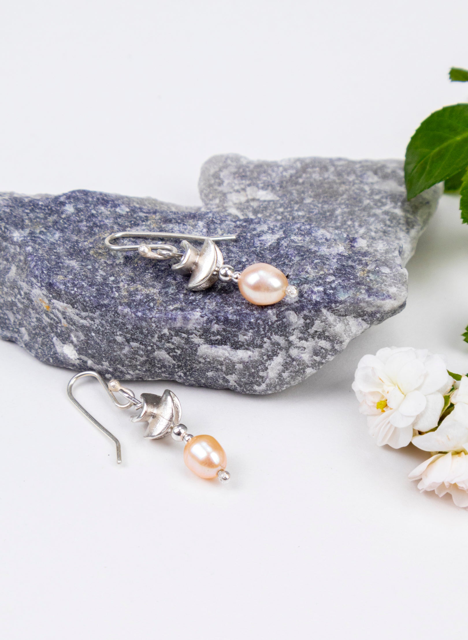 Round Leaf with Pearl Earrings