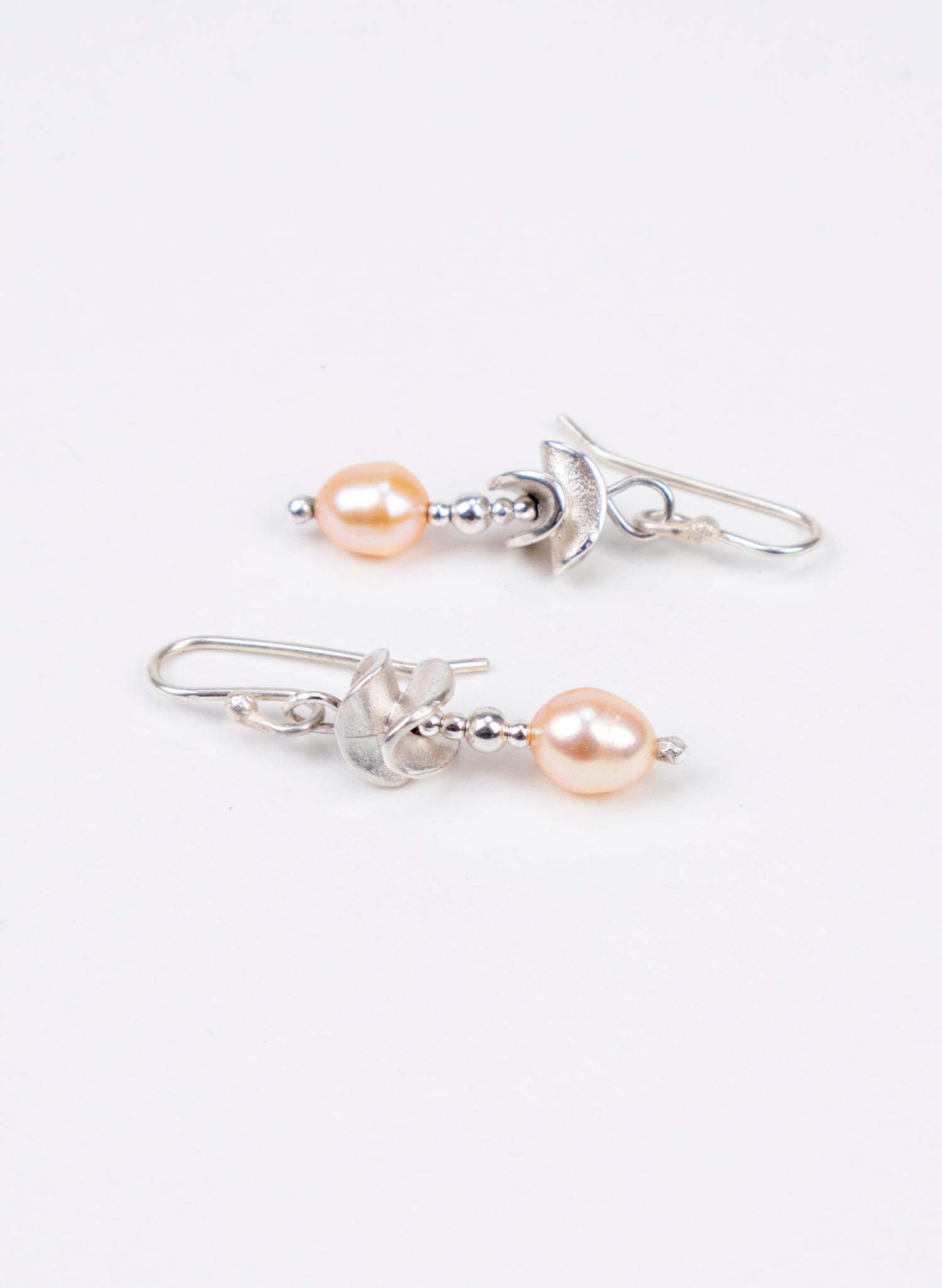 Round Leaf with Pearl Earrings