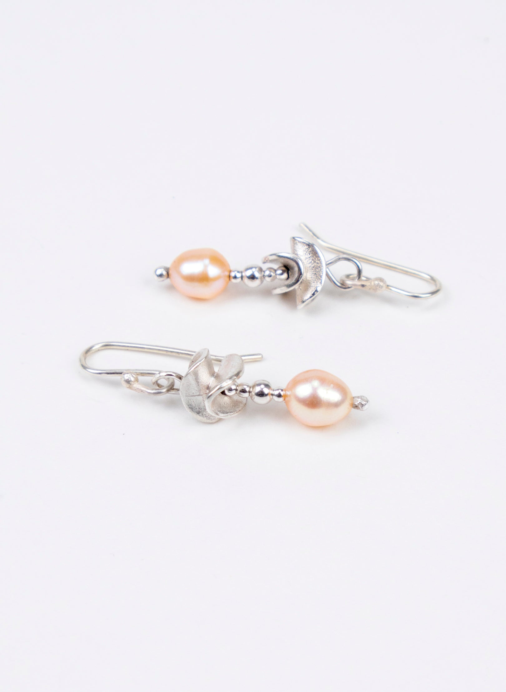 Round Leaf with Pearl Earrings