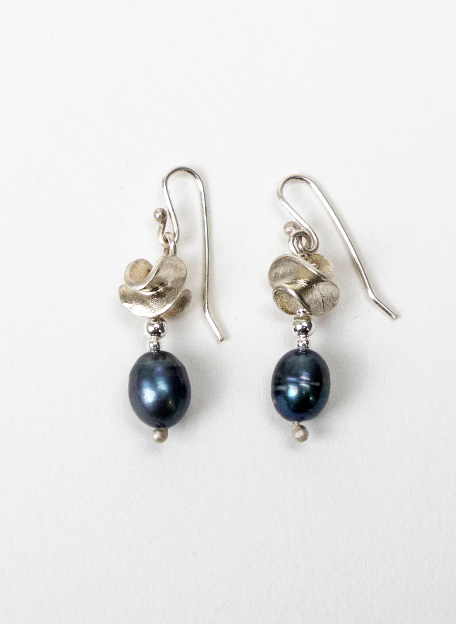 Round Leaf with Black Pearl Earrings