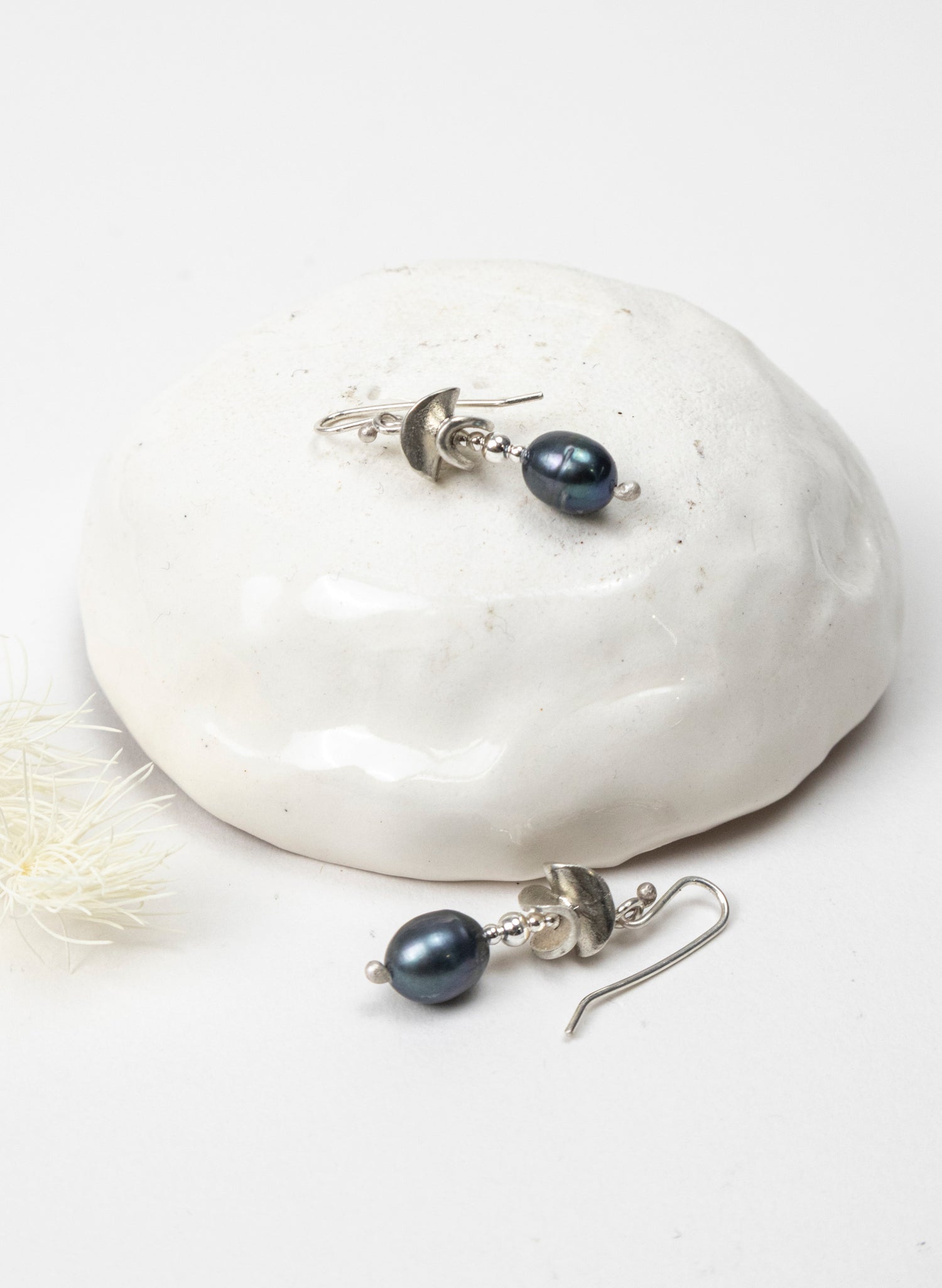 Round Leaf with Black Pearl Earrings