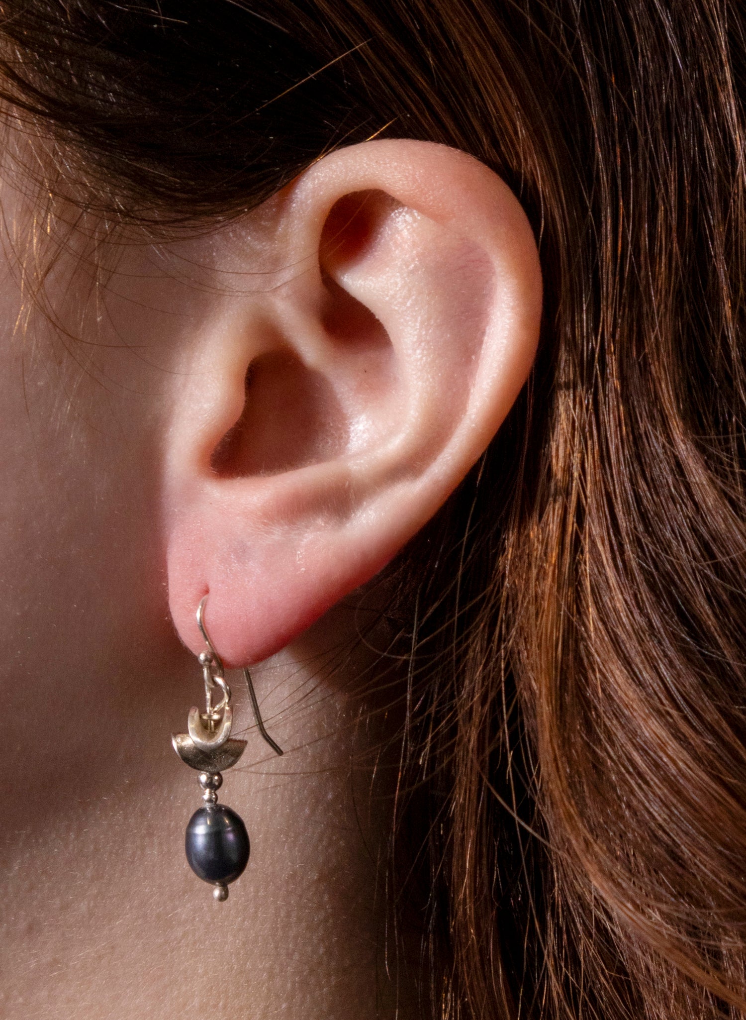 Round Leaf with Black Pearl Earrings