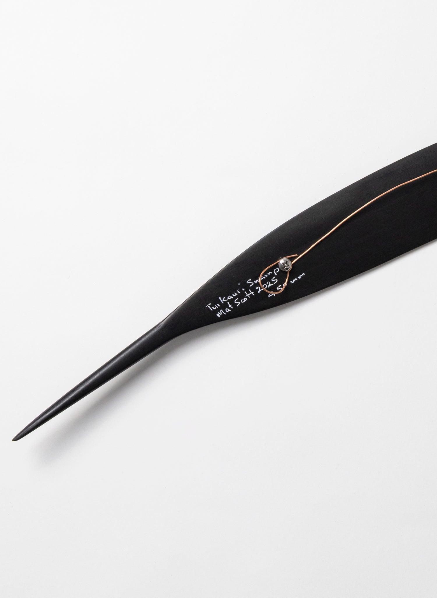 Tūī Feather Swamp Kauri 440mm