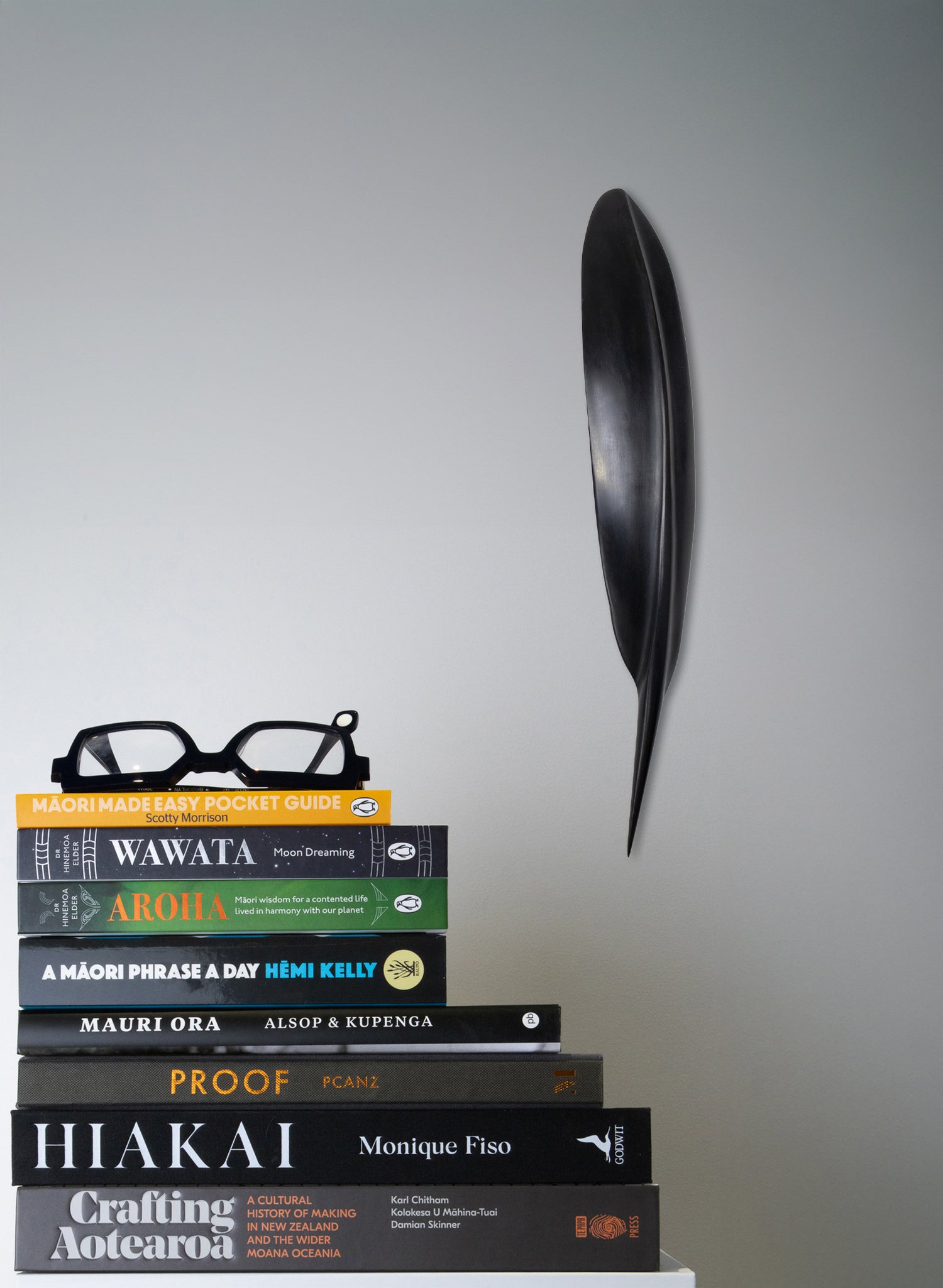 Tūī Feather Swamp Kauri 460mm