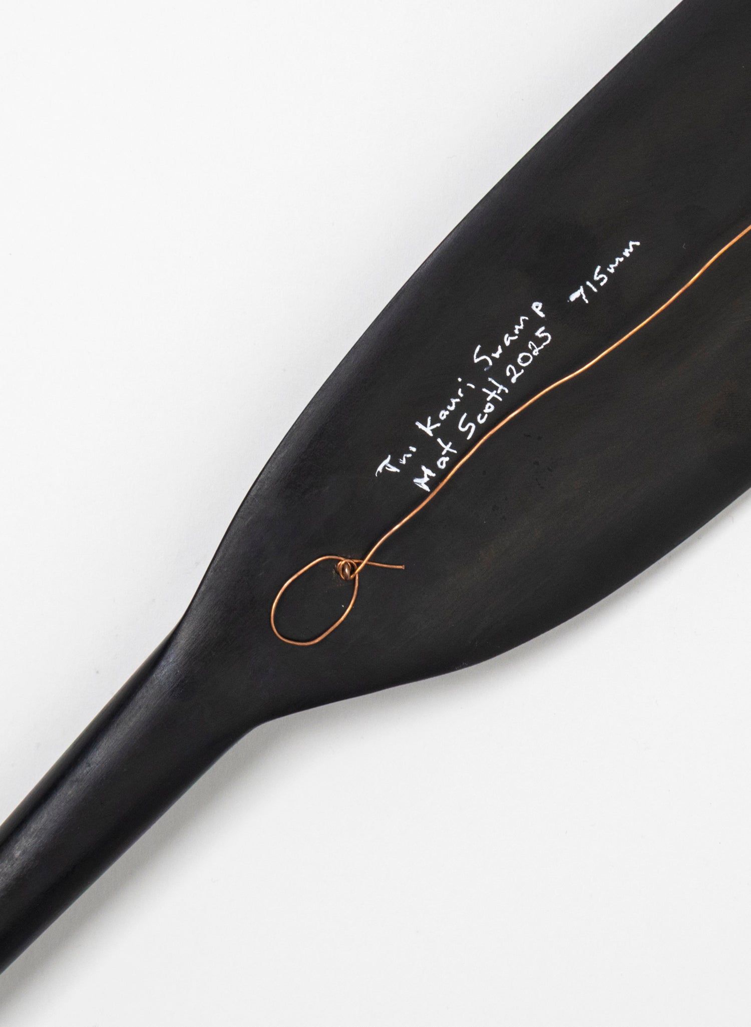 Tūī Feather Swamp Kauri 715mm