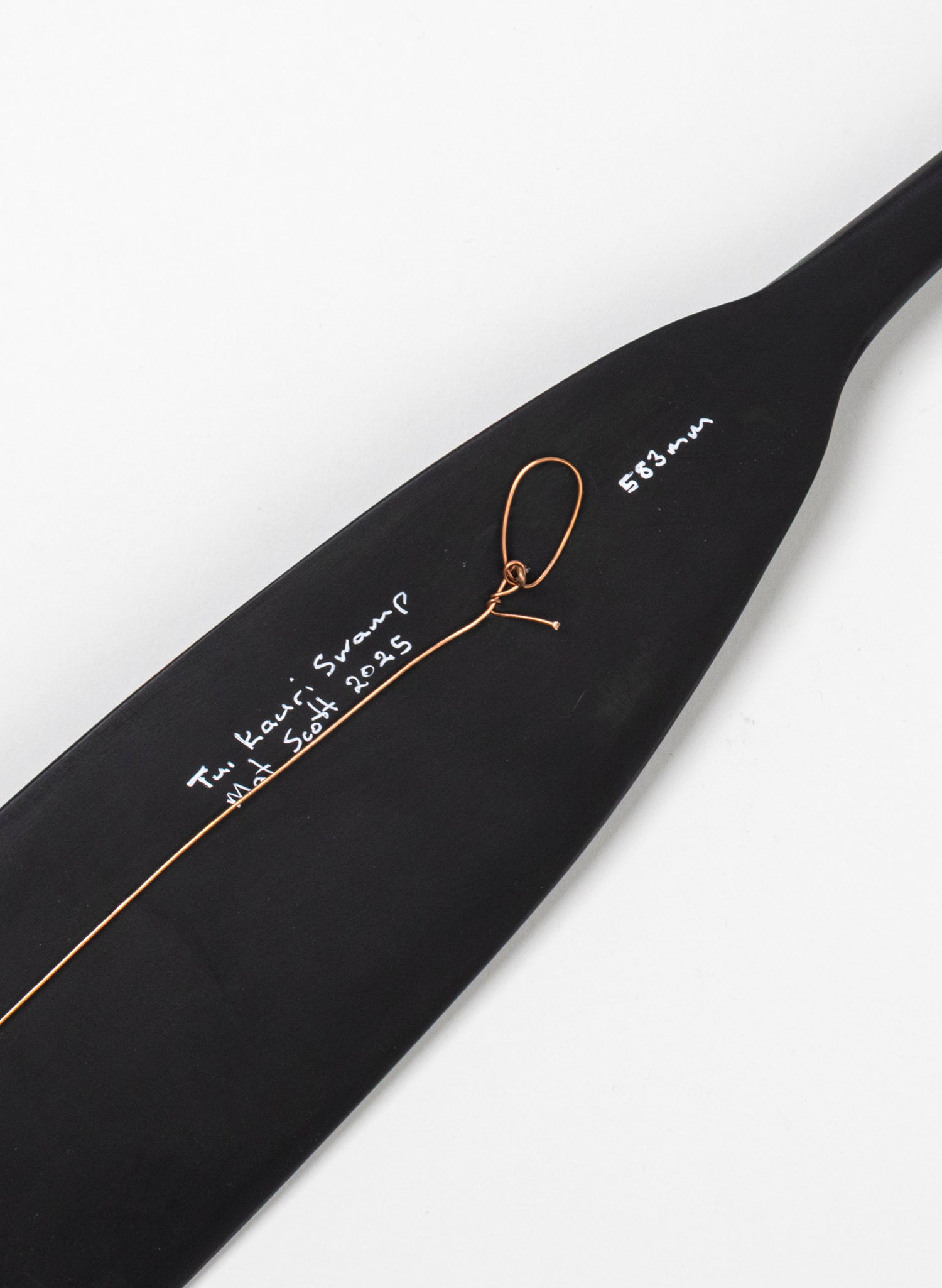 Tūī Feather Swamp Kauri 583mm