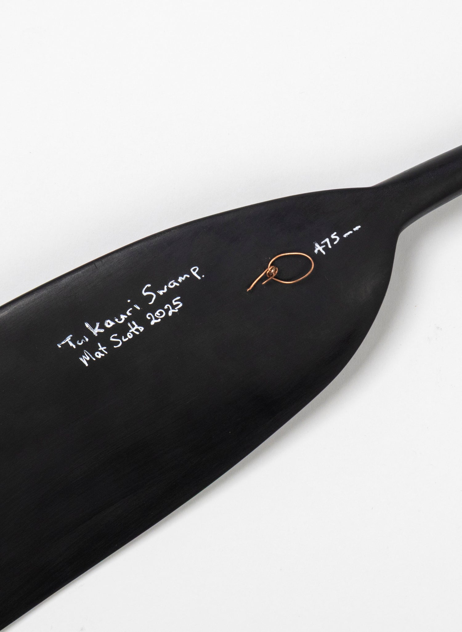 Tūī Feather Swamp Kauri 475mm