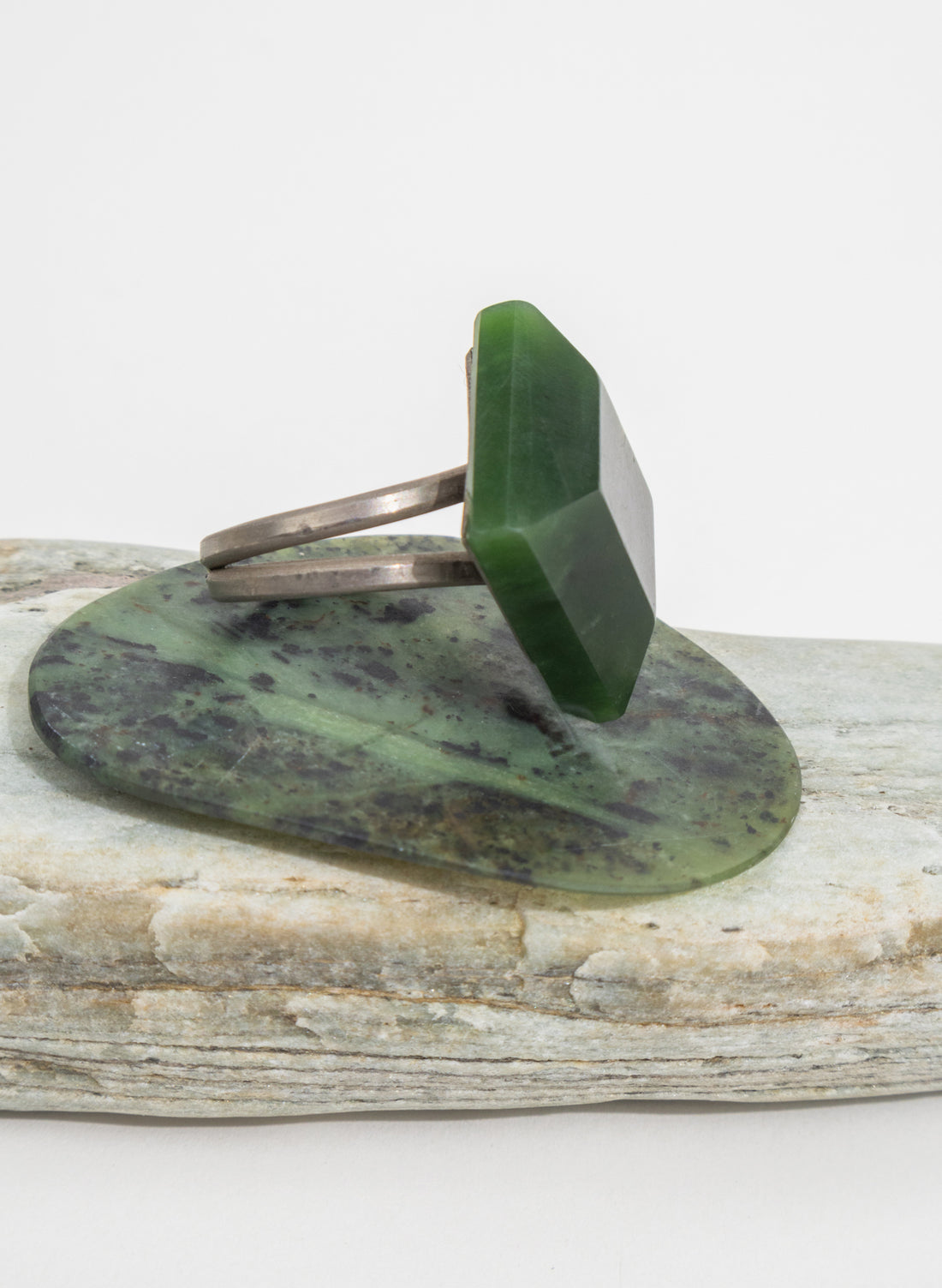NZ Pounamu &amp; Titanium Ring