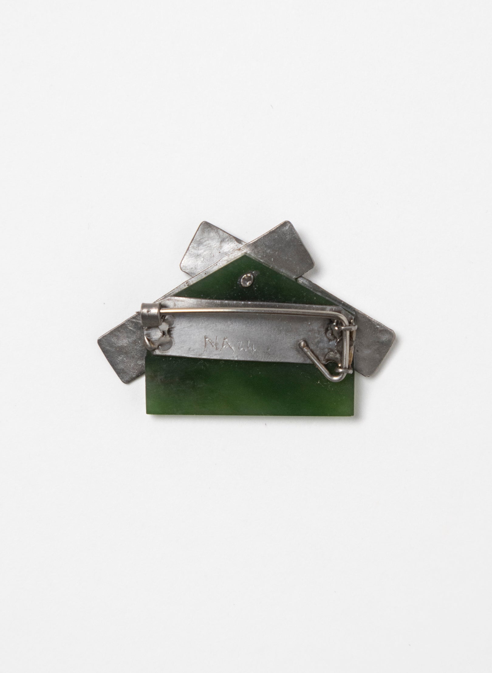 Pounamu, Whare Brooch