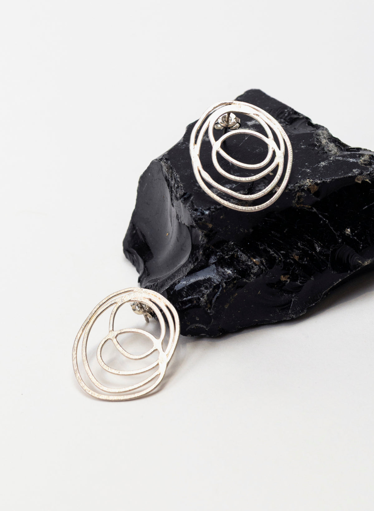 Oval Scribble Stud Earring - Medium