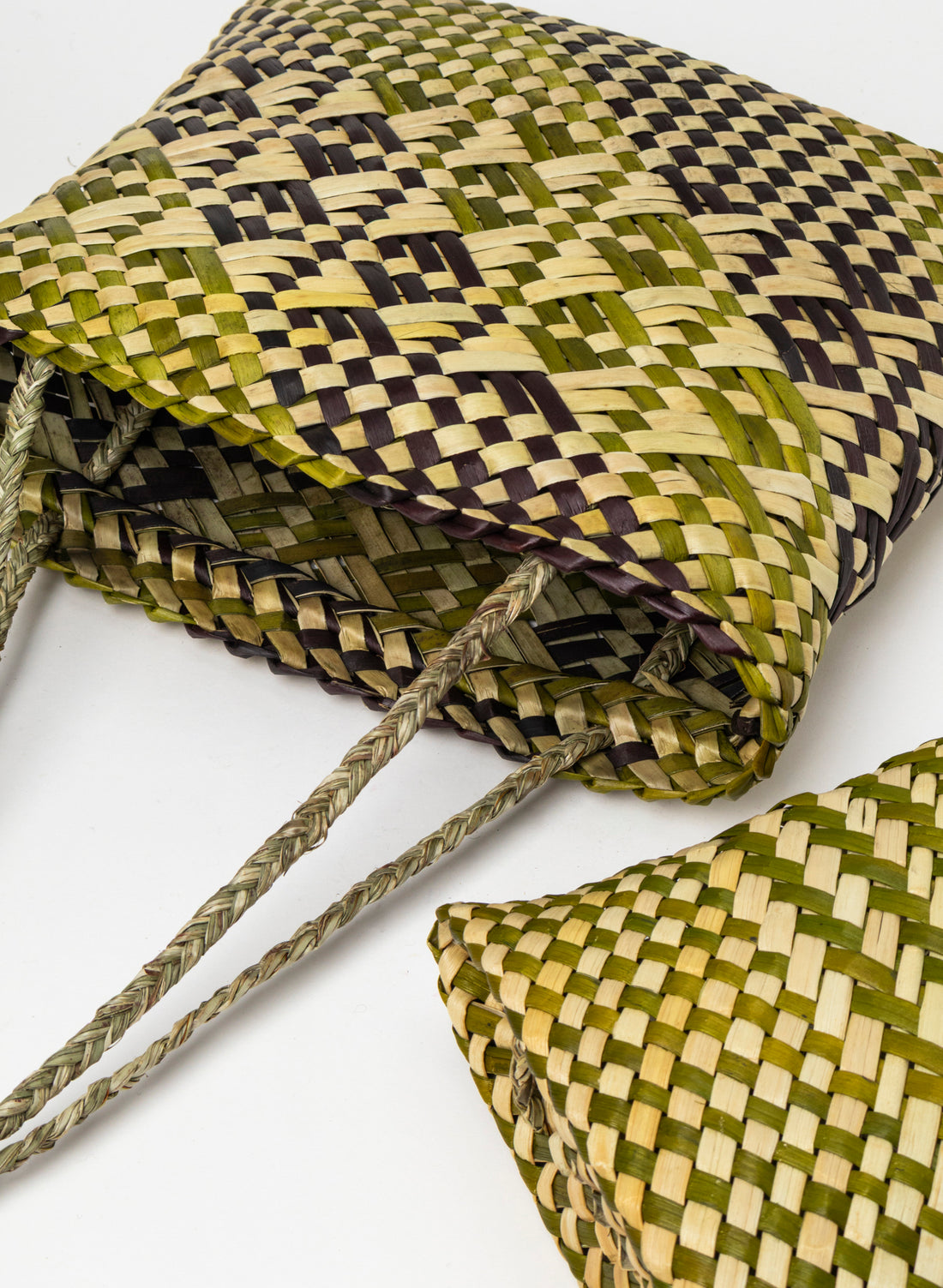Kete - Black, Green and Natural