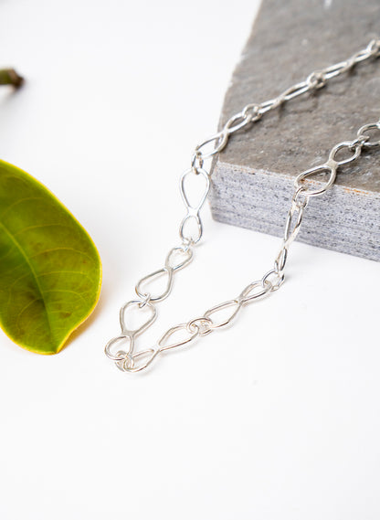 Still Loop Chain Necklace
