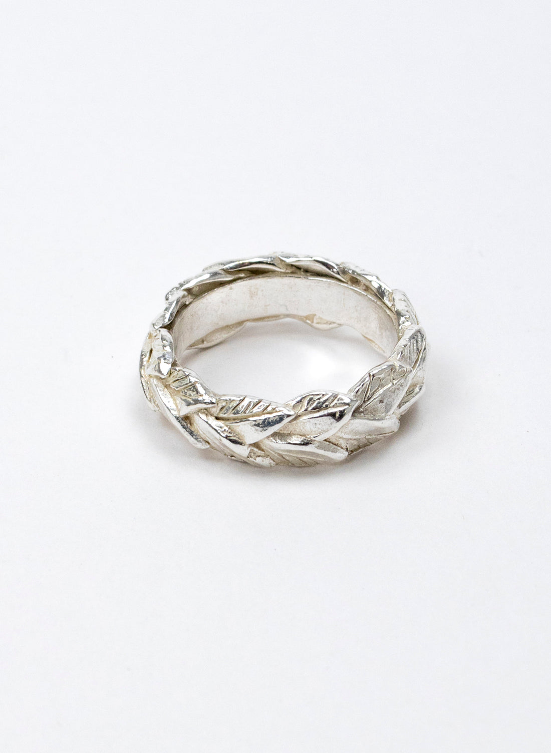 Reveal Leaf Ring
