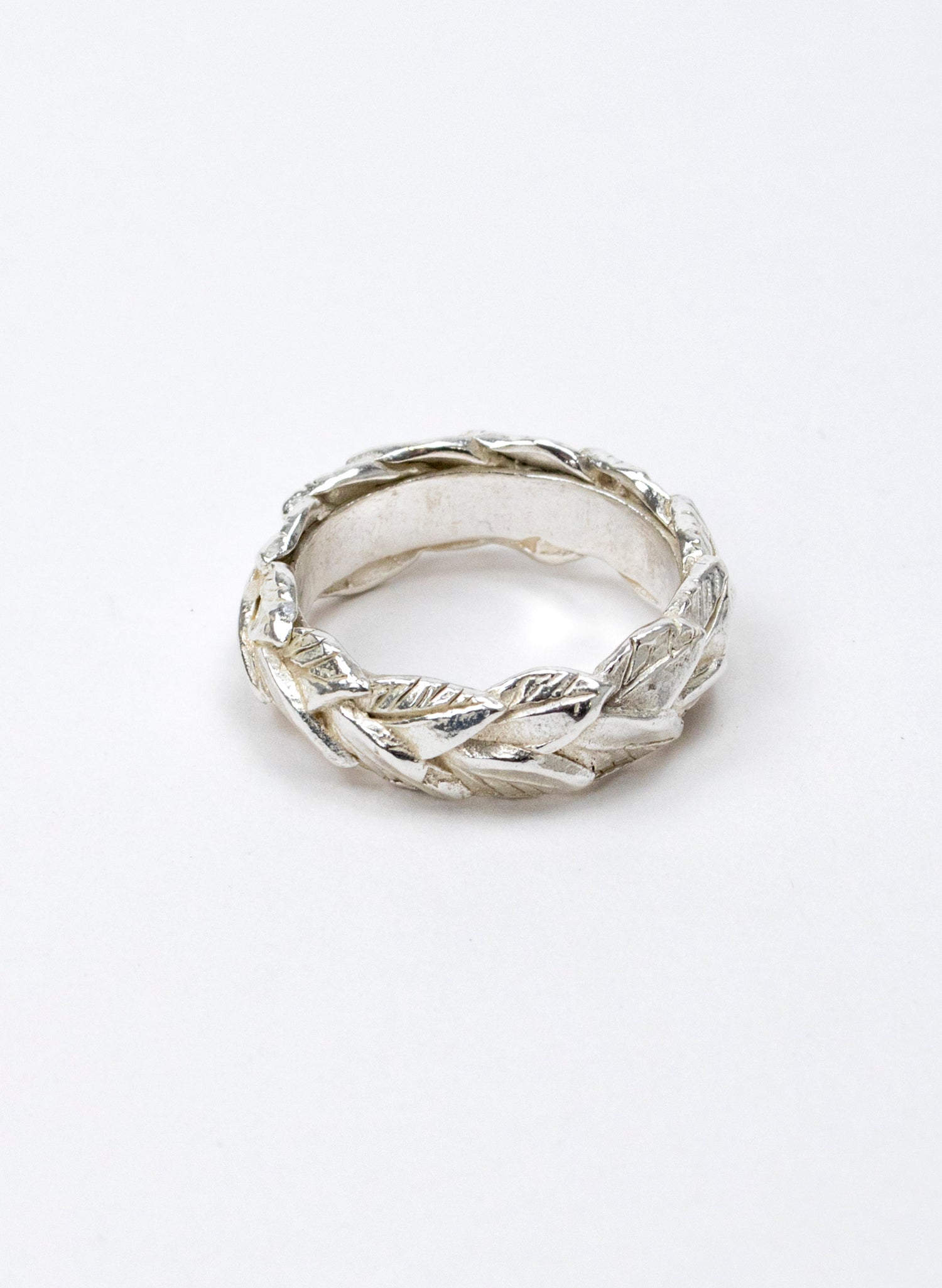 Reveal Leaf Ring