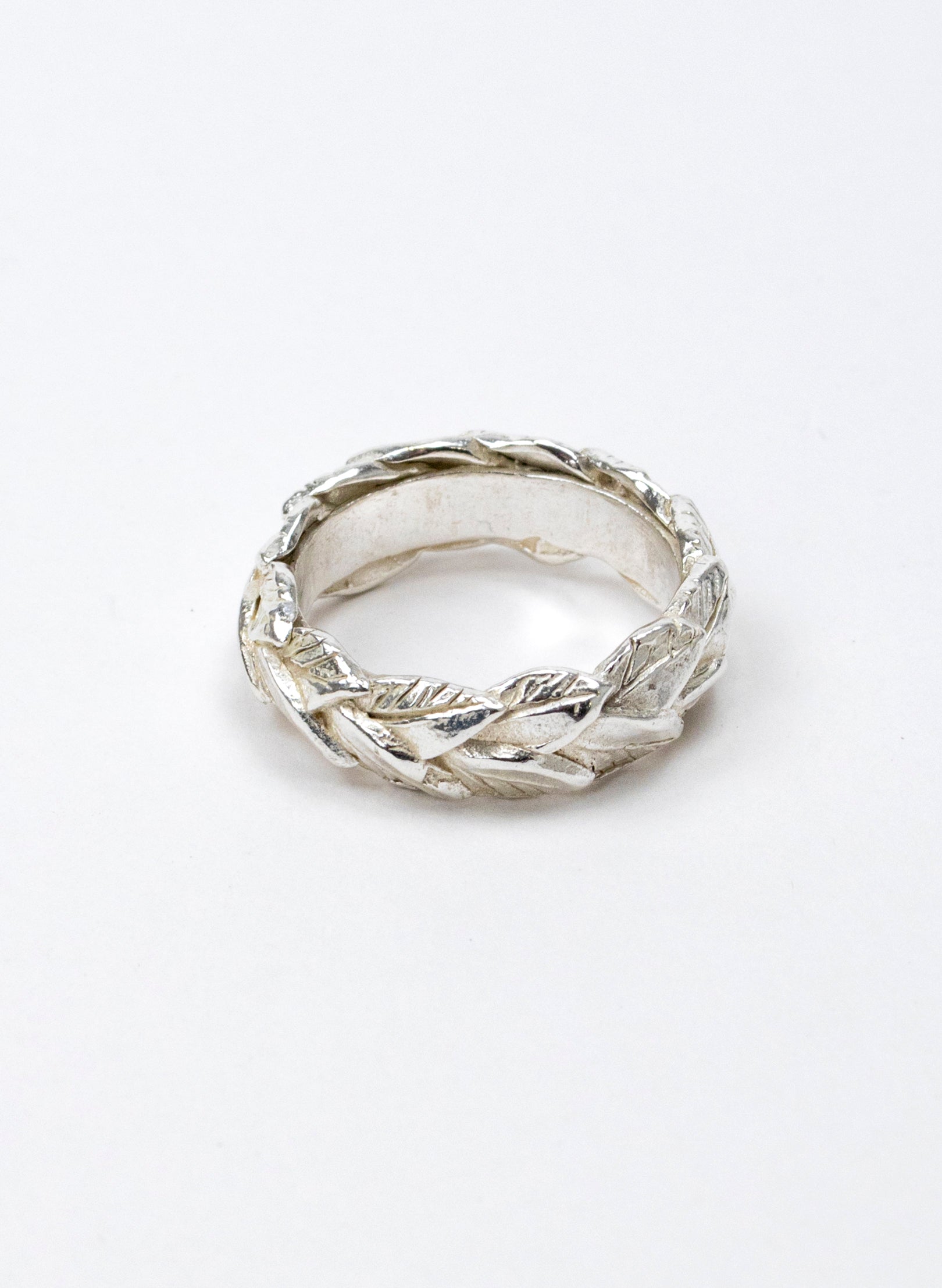 Reveal Leaf Ring
