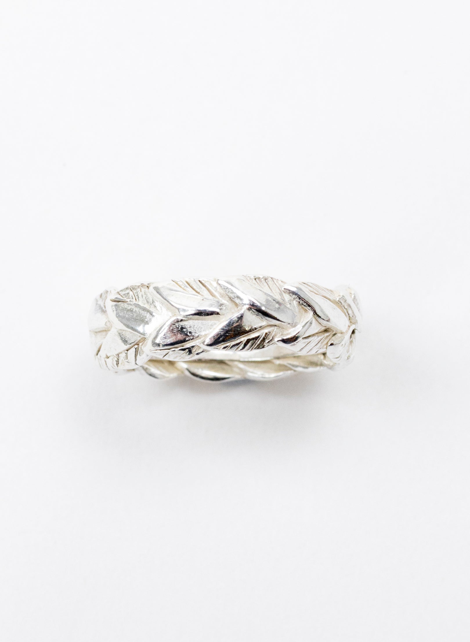 Reveal Leaf Ring