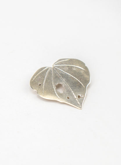 Kawakawa brooch
