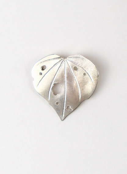 Kawakawa brooch