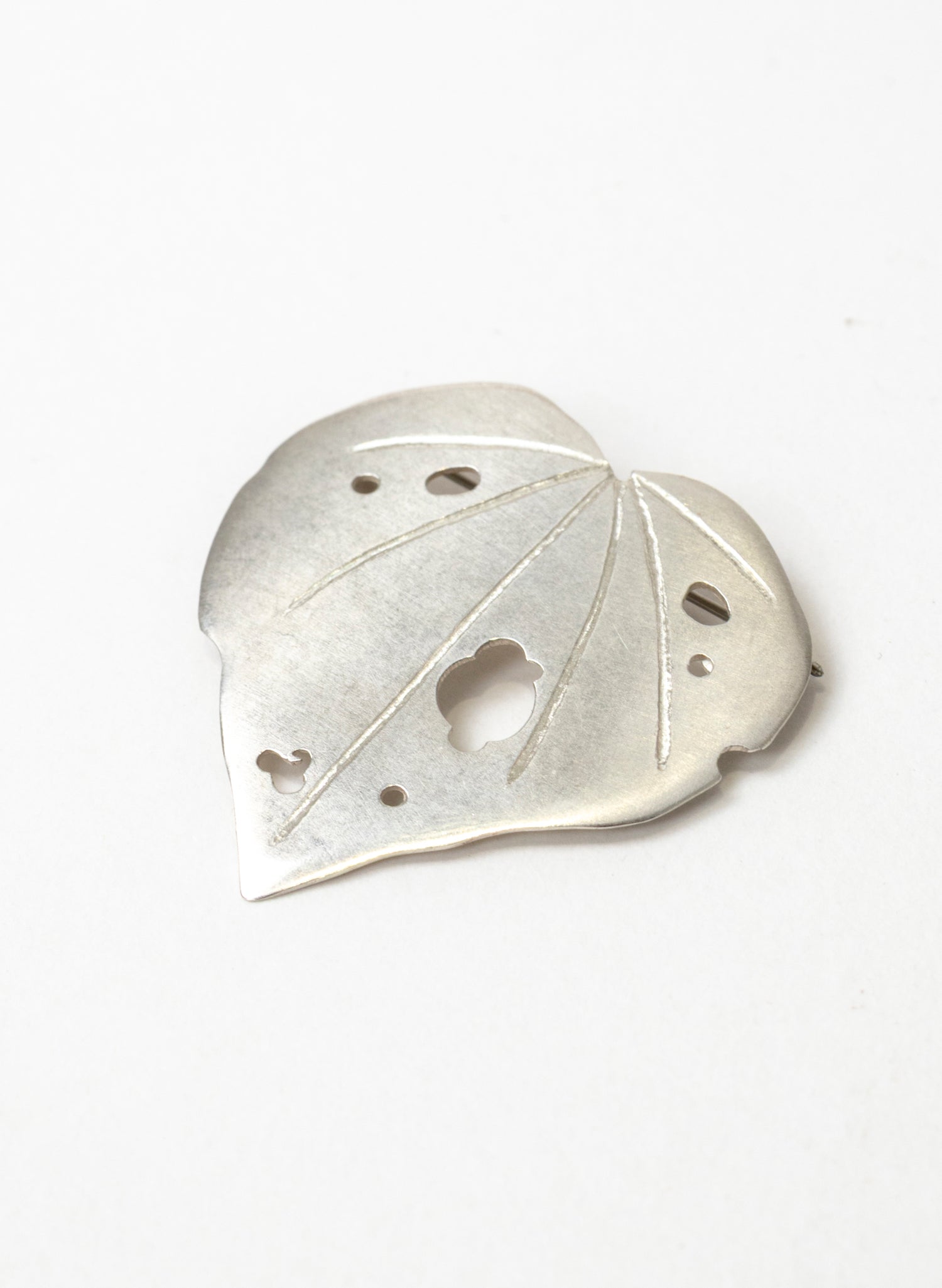 Kawakawa brooch