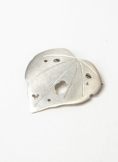 Kawakawa brooch