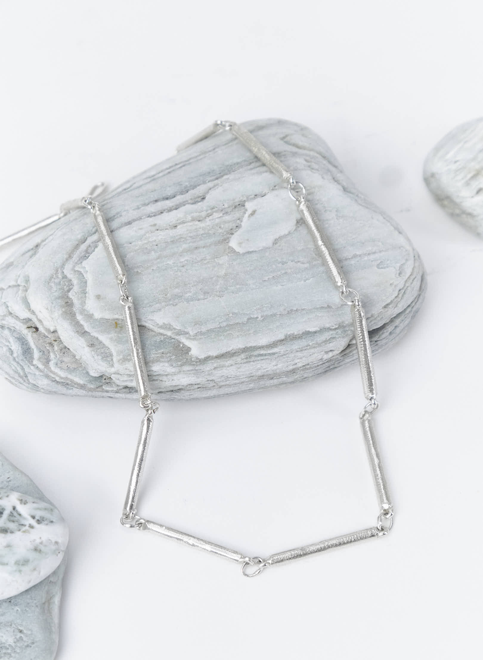 Fluid Line Chain Necklace