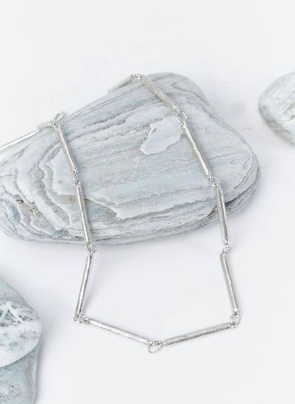 Fluid Line Chain Necklace