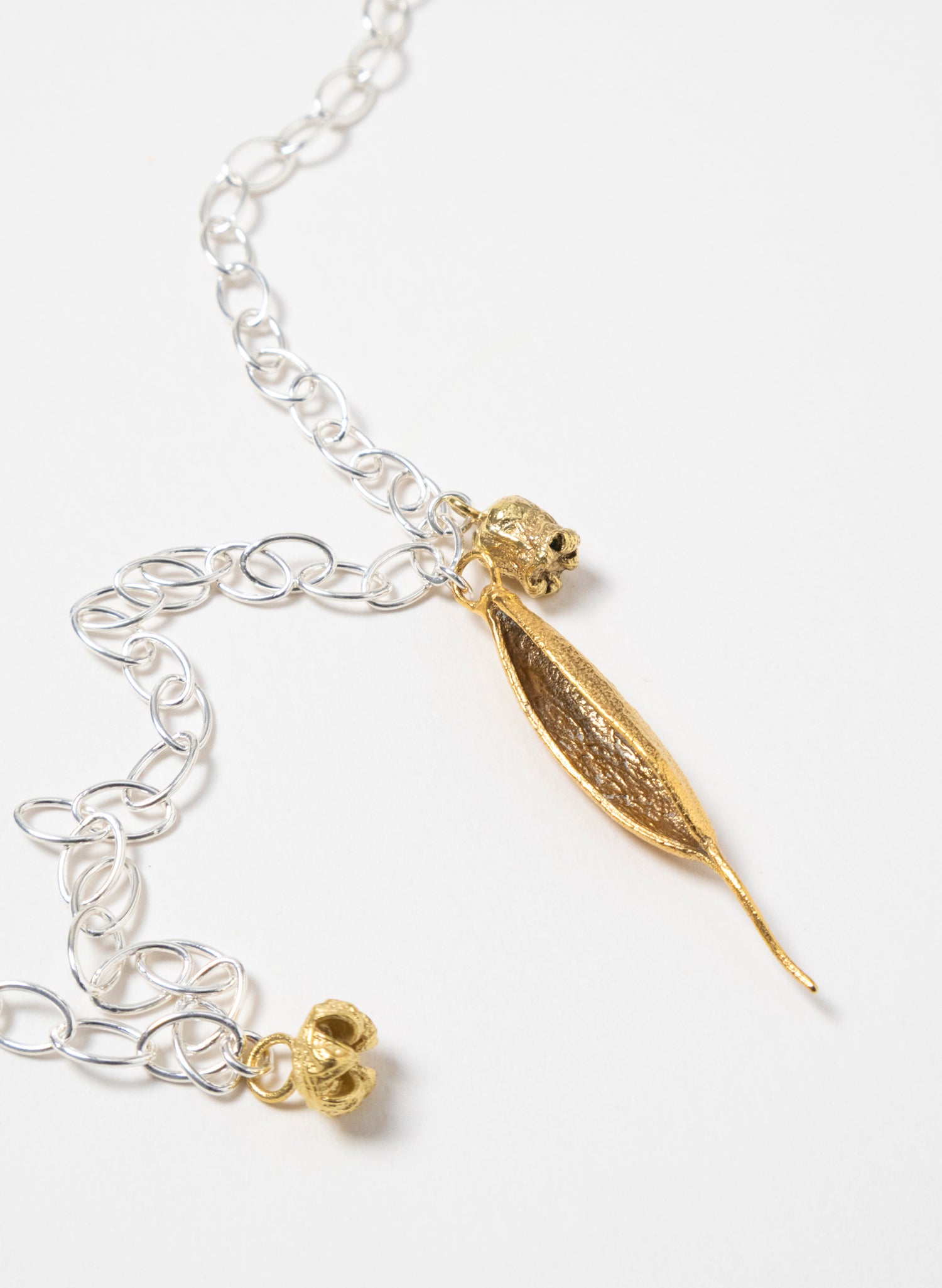 Rewarewa, Mānuka &amp; Rātā Necklace - Gold