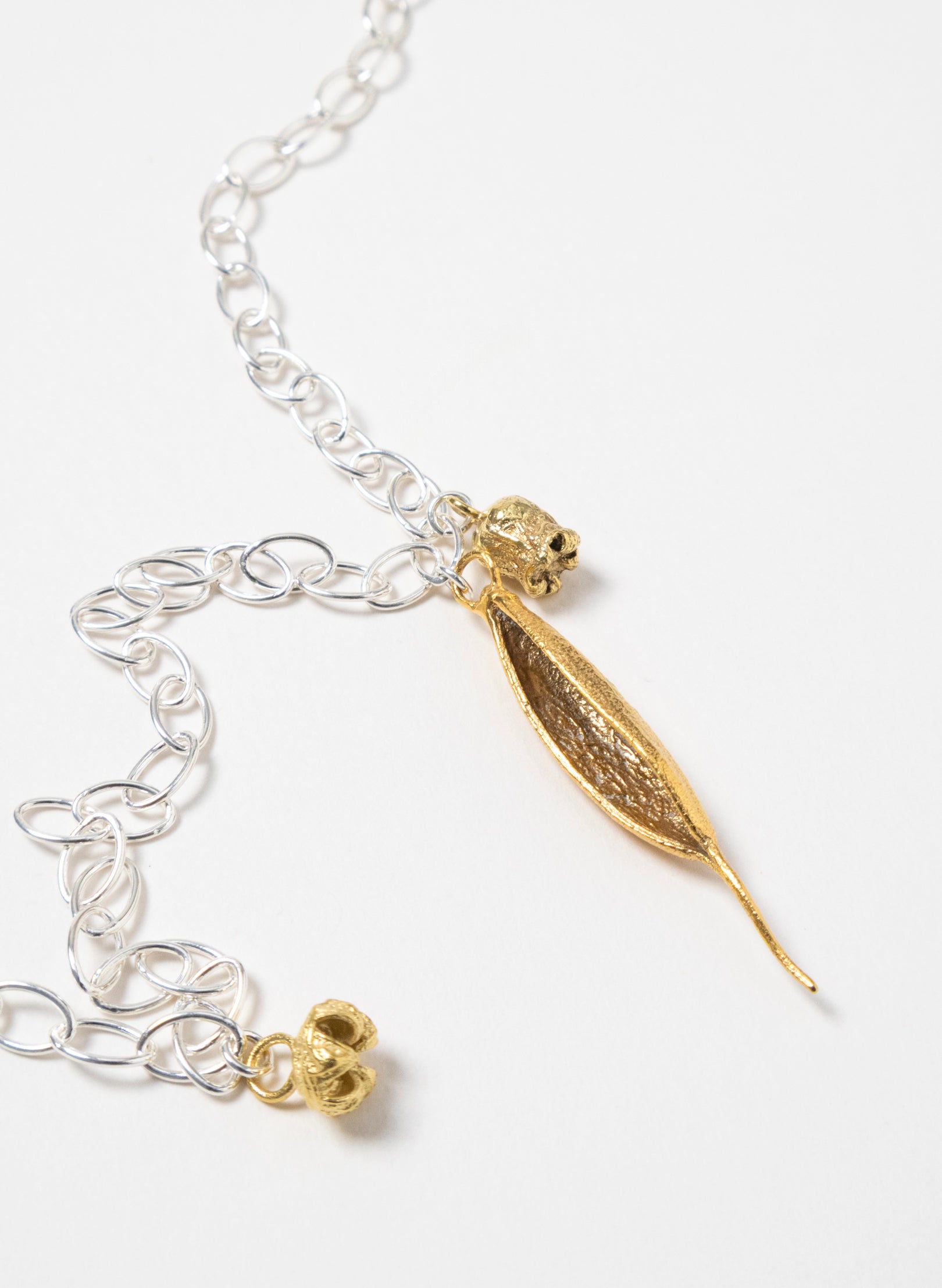 Rewarewa, Mānuka &amp; Rātā Necklace - Gold