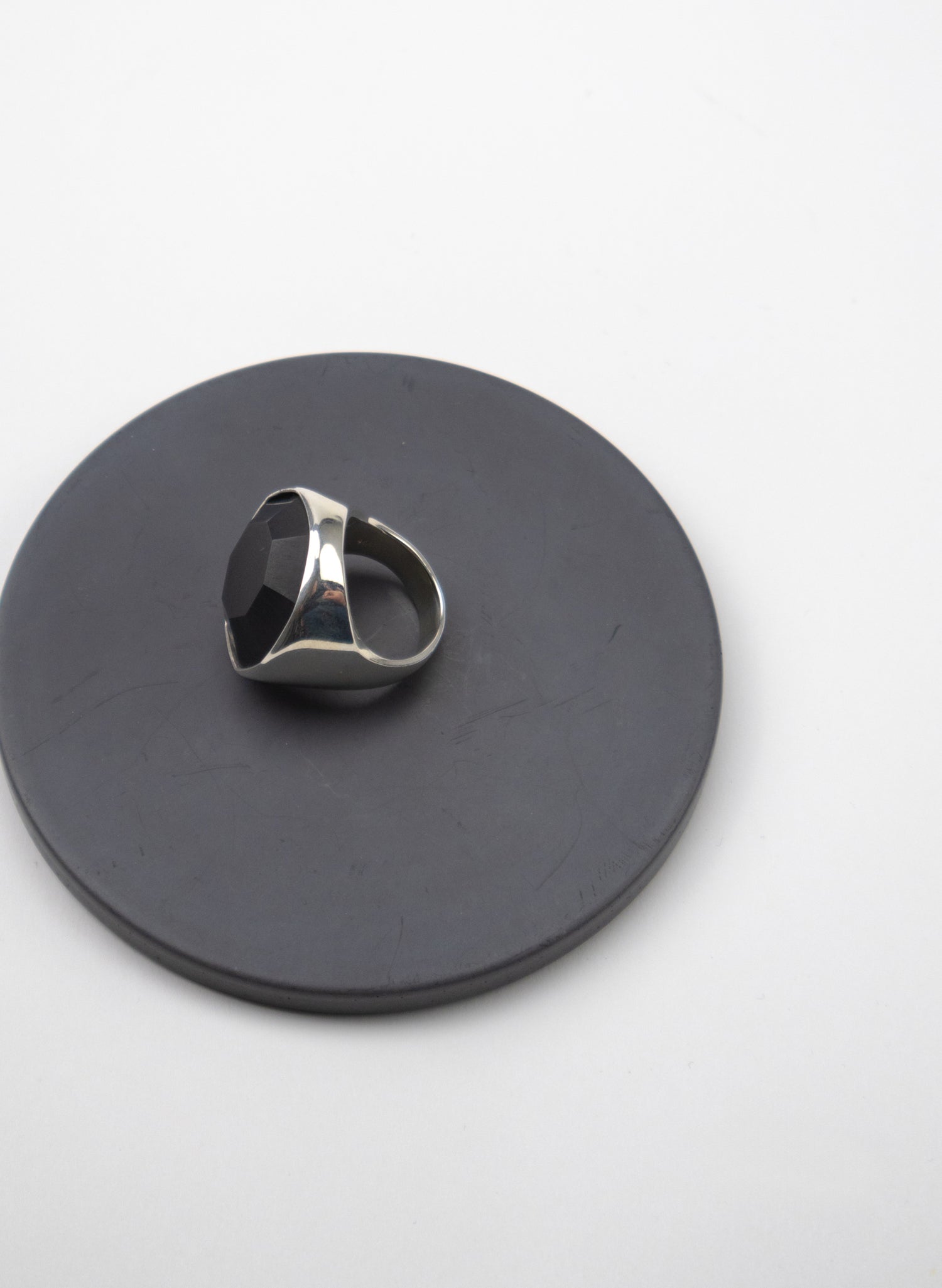 Kaeo Obsidian Ring