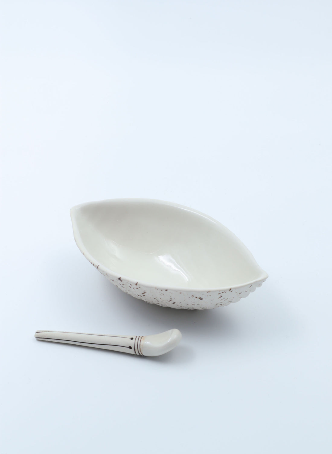 Small Pod Bowl &amp; Spoon - White