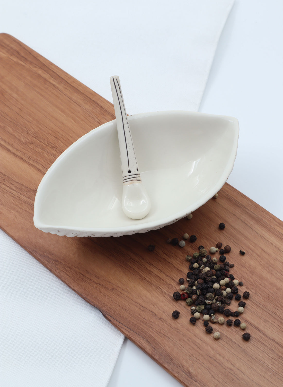 Small Pod Bowl &amp; Spoon - White