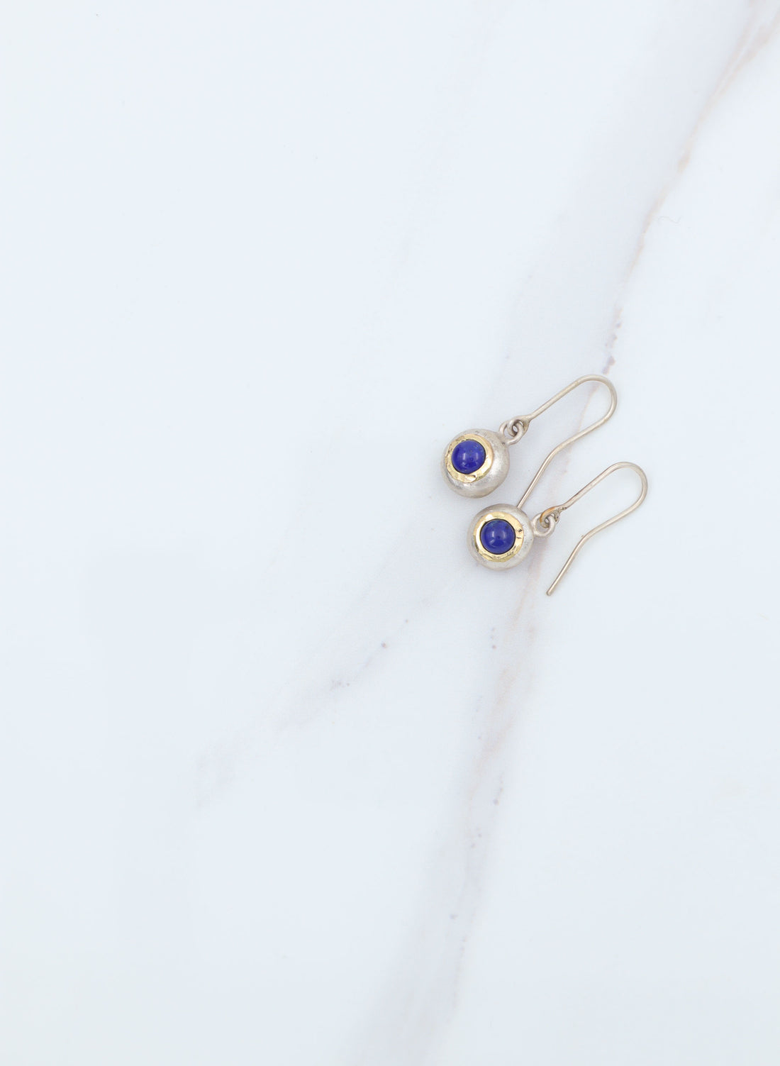 Button Earring STG 18cf + Lapis