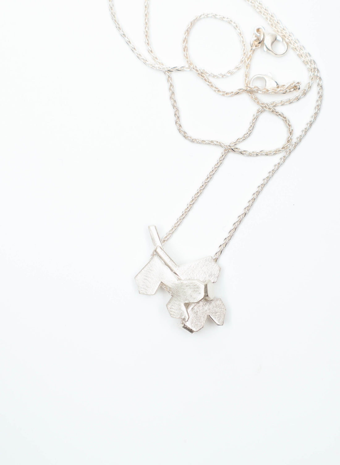 Intertwined Leaf Structure Necklace