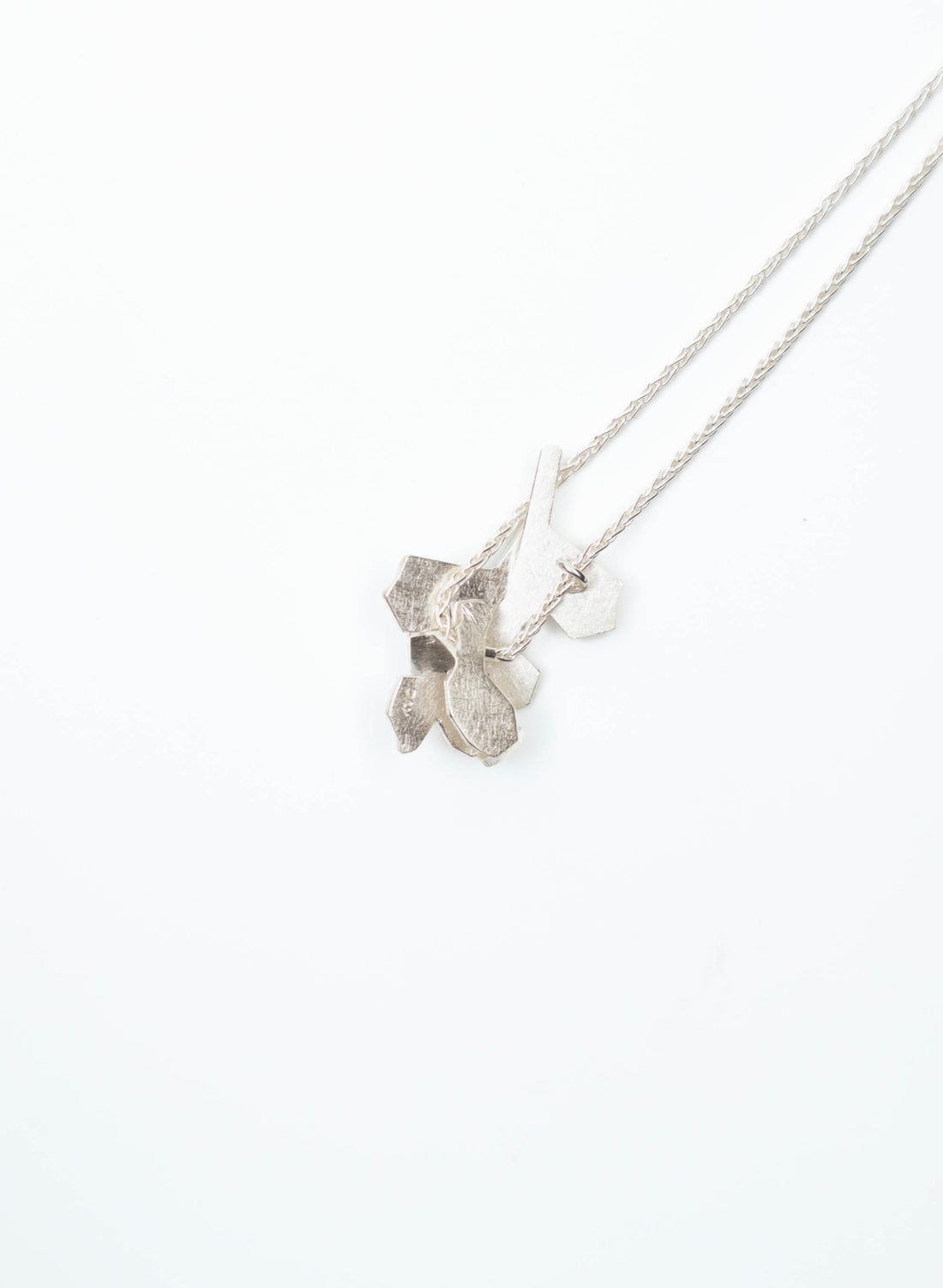 Intertwined Leaf Structure Necklace