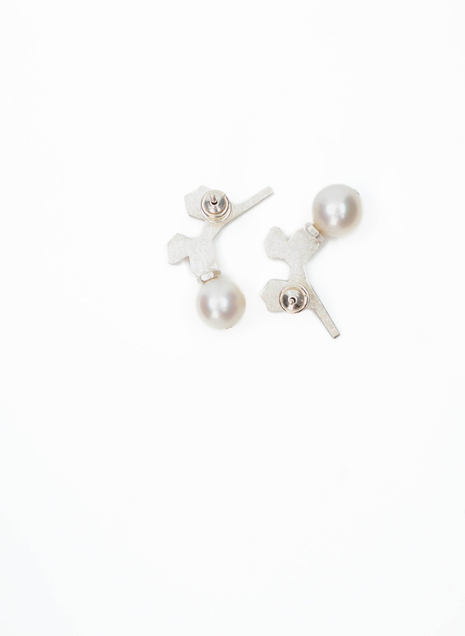 Leaf Structure Stud Earrings with Pearl