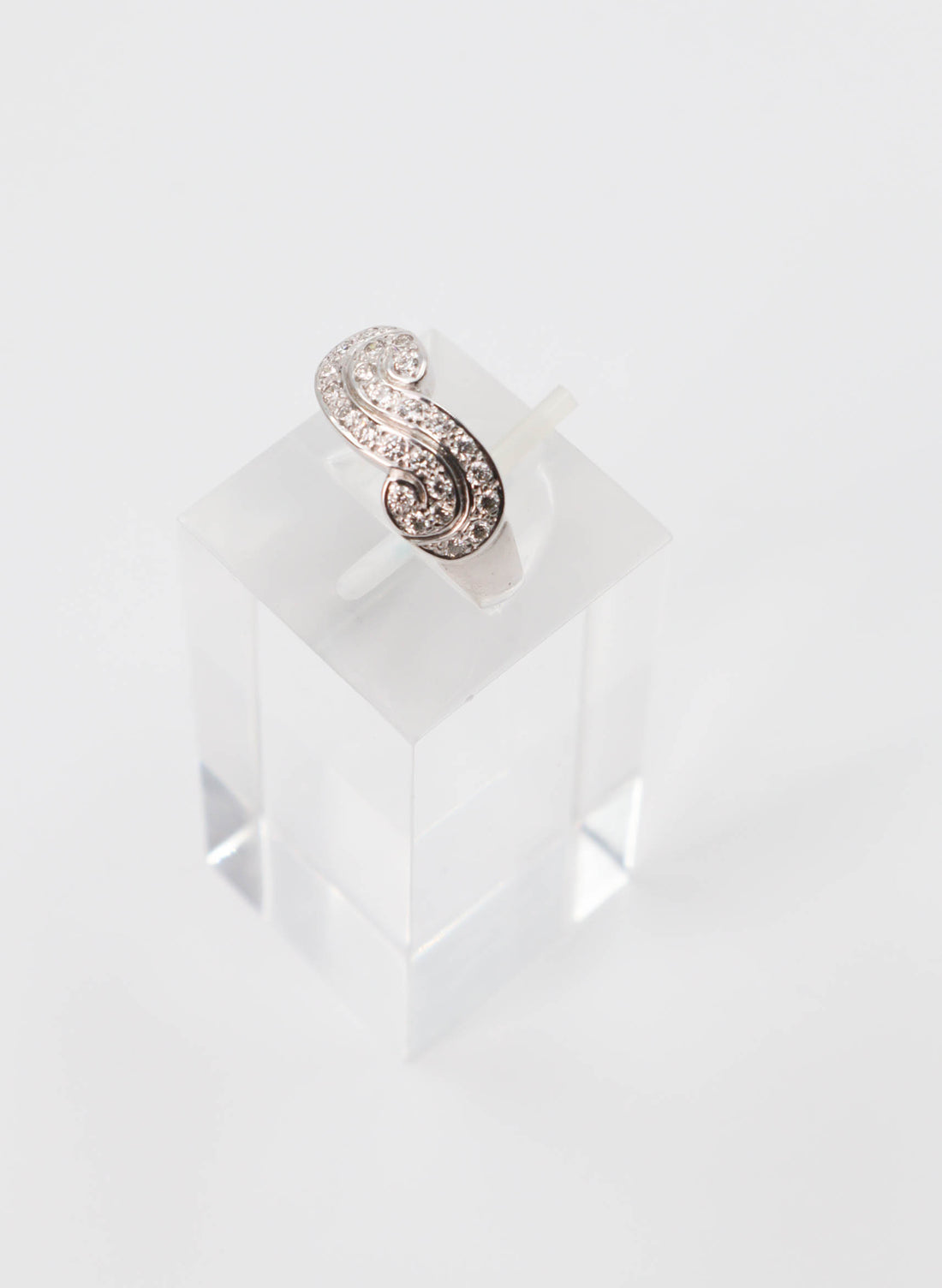 Awhi Awhi Diamond Ring